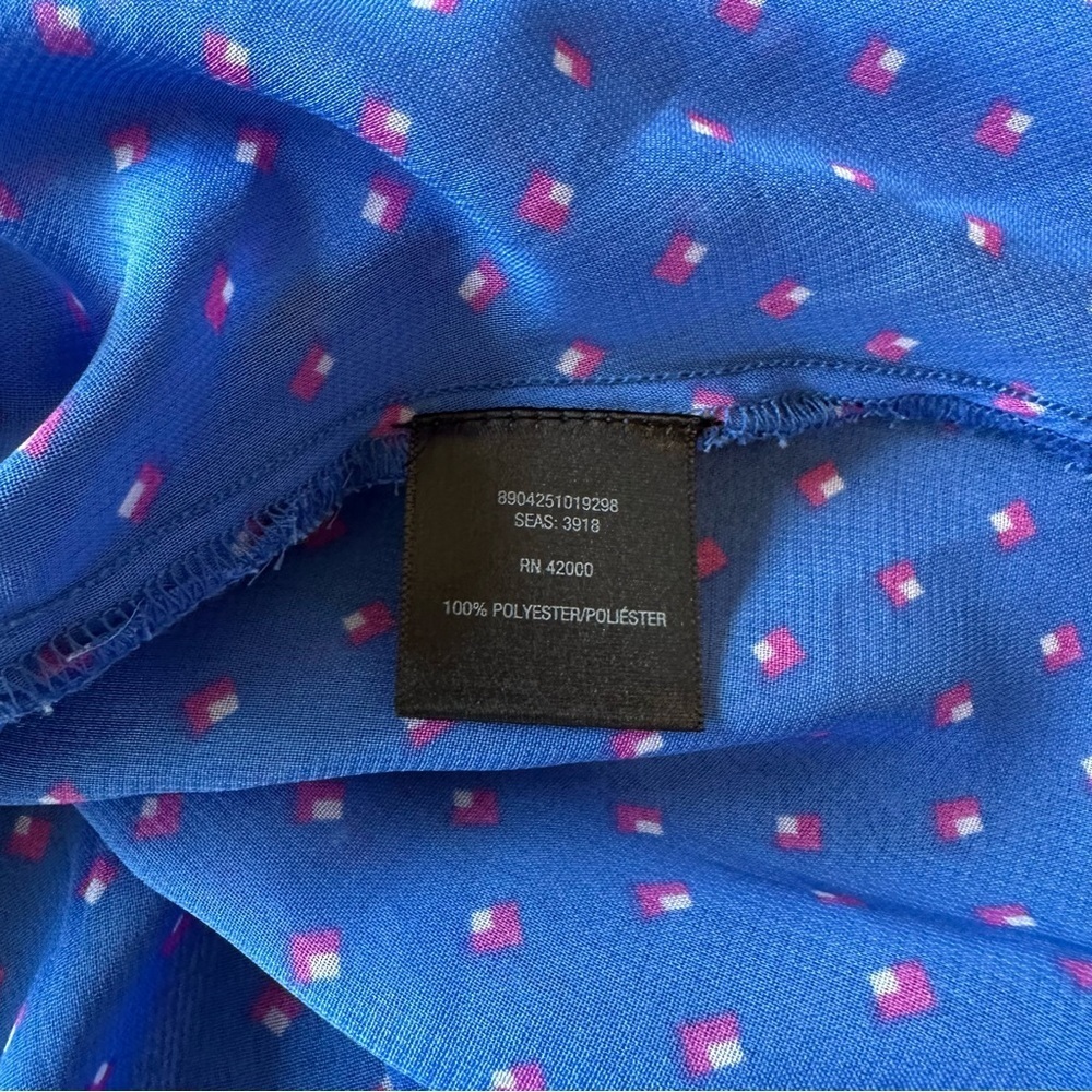 🌟3/$20🌟 Sheer and flowy blue, pink and white sleeveless blouse. - Picture 5 of 6